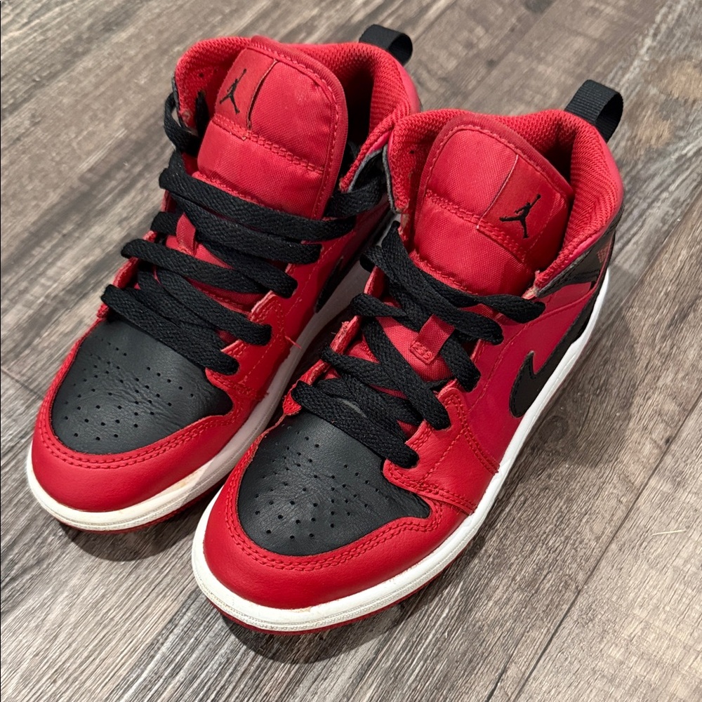 Jordan Kids Sneakers in Red and Black